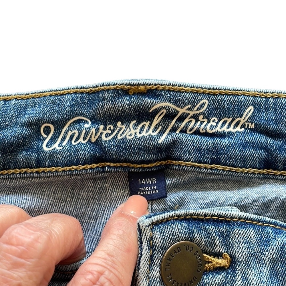 UNIVERSAL THREAD BLUE DENIM DISTRESSED BERMUDA JEAN SHORTS Size 14WR - Picture 5 of 15